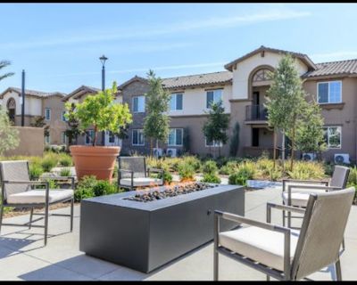Layla (Has an Apartment). Room in the 1 Bedroom 1BA Apartment For Rent in Bakersfield, CA