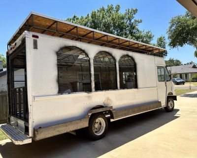 2000 Food Truck with Freightliner VCL Chassis