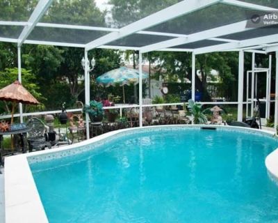 Deposit: $600.00 * Utilities included?: No * Fees apply?: No. References are not required. Non-smoking. Furnishings: Furnished * Disabled access: * Living room: shared. Availability Available Nov 12 2025 Minimum term 1 month Maximum term None. NO subletting, no This is a private house that ( TRIPLEX ) is a quiet and comfortable oasis in the midst of the most popular area of Hollywood Lakesa ver...