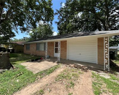 3 Bedroom 1BA 1131 ft Single Family House For Sale in Columbus, TX