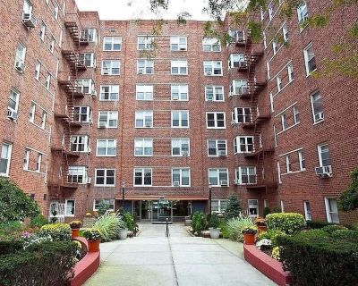 1 Bedroom 1BA 750 ft Co-Op For Sale in Brooklyn, NY