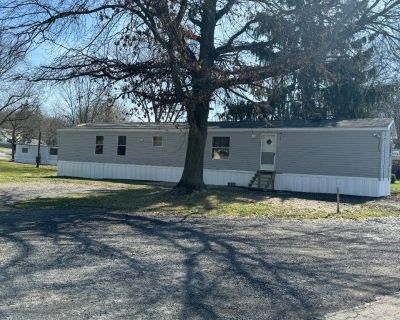 Newly Remodeled 2 Bed 2 Bath in Hermitage PA.