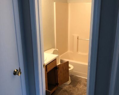 Male Couple w/ Private Bedroom, Private Bathroom for Rent