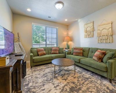 3 Bedroom 2.5BA House Vacation Rental in Desert Glow, Washington, UT
