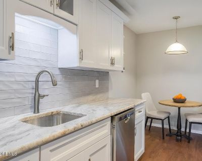 2 Bedroom 1BA 1130 ft Condo For Rent in Manalapan, NJ