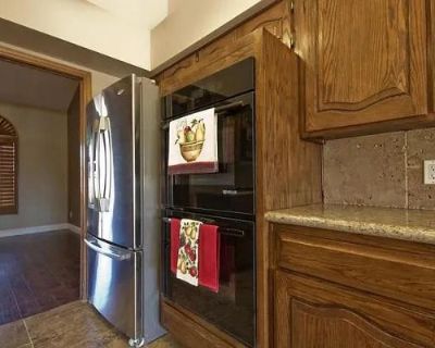 Rooms for rent w/walk-in closet ( ALL UTILITIES AND WIFI INCLUDED). 9-bed house, large pool in an upscale area.Includes gap rent, groceries, and personal accessories. I.e., toilet paper, batters, particular collective shard pantry food, and so on Rooms for rentDownstairs room 1/ 850 Available-Price includes utilities and GAPUpstairs room 1 with shared kitchenette and balcony/ 1000 Available-Pri...