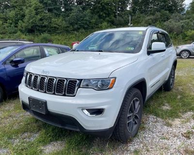 2019 Jeep Grand Cherokee Laredo E in Mount Hope, WV