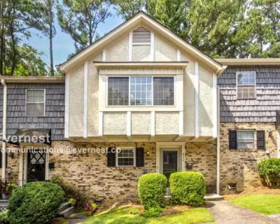 3 Bedroom 2.5BA 1550 ft Pet-Friendly Apartment For Rent in Vestavia Hills, AL