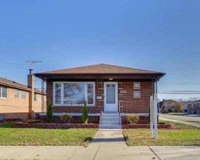 3 Bedroom 2BA 1300 ft Single Family Home For Sale in CHICAGO, IL