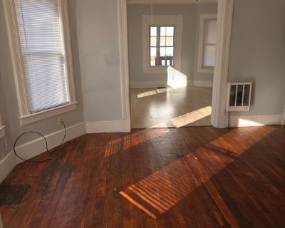 2 Bedroom 1BA 1000 ft Apartment For Rent in Springfield, MA