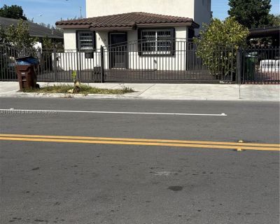 E 26th St. This beautiful rental property offers exceptional comfort and design. Featuring 5 spacious bedrooms and 4.5 bathrooms, including two master suites one with a private side entrance this single-family home provides convenience and privacy. Each bedroom has expansive closets for abundant storage.\r\nThe chef-inspired kitchen showcases double vertically built-in ovens, a sleek cooktop, a...