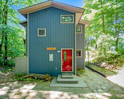 3 Bedroom 2BA Pet-Friendly House Vacation Rental in Jacobia Lakefront Retreat, Coloma,...