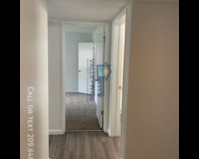 2 Bedroom 1BA 968 ft Apartment For Rent in Modeso, CA