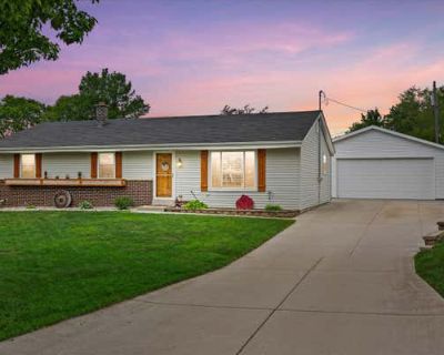 4 Bedroom 2BA 1600 ft Single Family Home For Sale in MILWAUKEE, WI