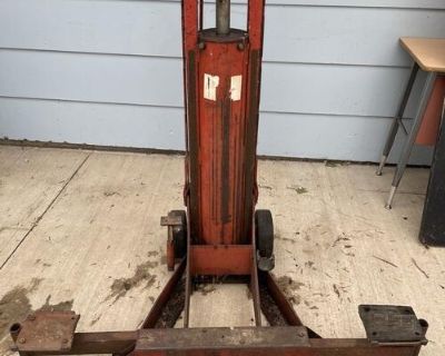 Air jack for lifting pickups and classic cars