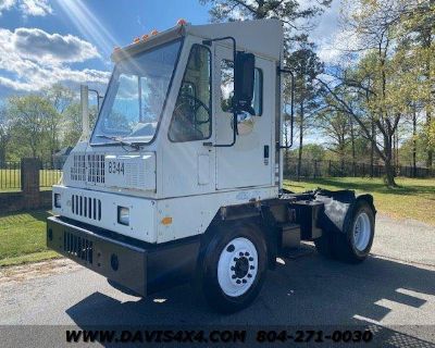 2004 OTTWA YARD JOCKEY Shuttle/Shifter/Yard Jockey Tractor Trailer Body Sedan RWD