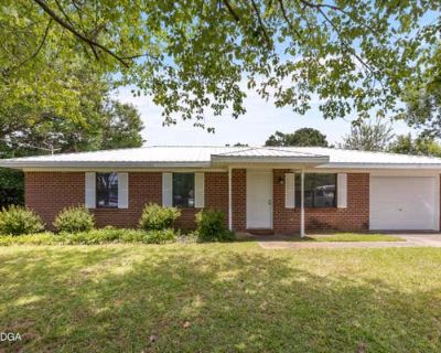 3 Bedroom 1BA 1025 ft Single Family Home For Sale in BYRON, GA