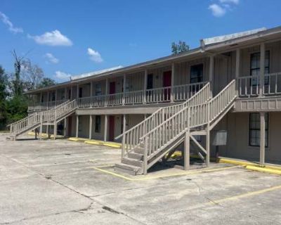1 Bedroom 1BA 0 ft Apartment For Rent in Sulphur, LA
