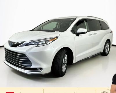 Used 2023 Toyota Sienna Platinum