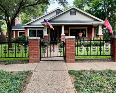 furnished 
house 
w/d in unit 
no smoking 
carport 
private bath 
private room 

Room For Rent with own bathroom for Single Professional Person or Student, All bills paid, located in Fairmount Neighborhood, Fort Worth, the room with walk in closet , dresser, personal fridge is fully furnished with new queen bed, mattress, linens, pillows and comforter. Unlimited wifi, Netflix, free use of washe...