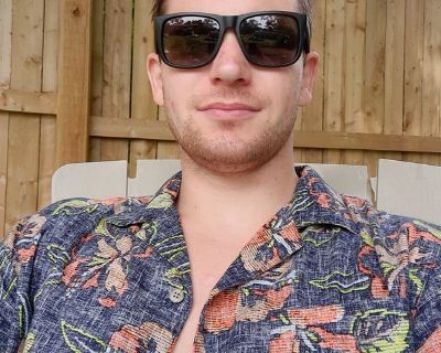 Quite, self employed, 31 y/o, no drinking or drugs. Im searching for a room/temp. Preferably month to month. I. In the area for work. I have about a years worth or worked lined up in the Holyoke Area..