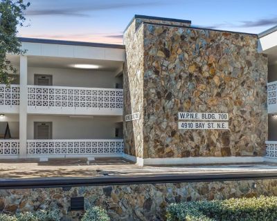 1 Bedroom 1BA 920 ft Condo For Sale in St Petersburg, FL