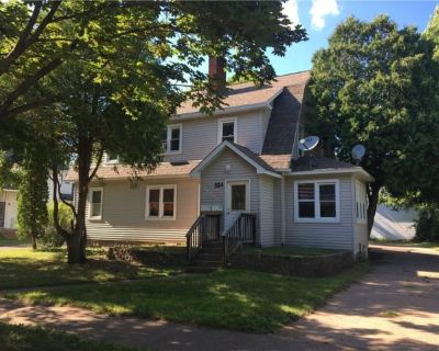 4 Bedroom 1BA 1540 ft Apartment For Rent in Eau Claire, WI