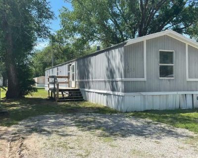 3 Bedroom 2BA 980 ft Furnished Mobile Home For Sale in Wellington, KS