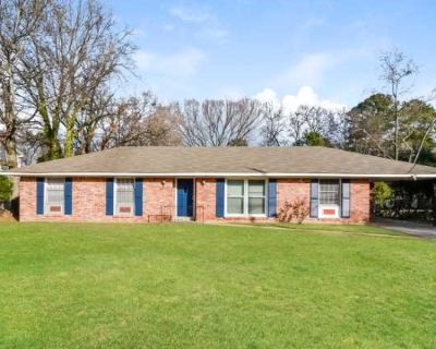 3 Bedroom 2BA 2046 ft Pet-Friendly Apartment For Rent in Montgomery, AL