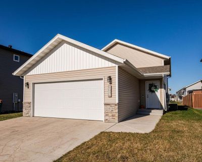 3 Bedroom 2BA 1734 ft Single Family House For Sale in Horace, ND