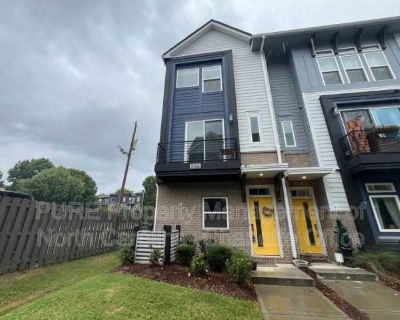 2 Bedroom 2.5BA 1601 ft Pet-Friendly Apartment For Rent in Charlotte, NC
