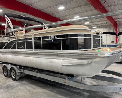 Introducing the Yamaha 200 HP Four-Stroke Outboard! This impressive 24-foot Tritoon features a robust Yamaha 200 hp four-stroke outboard with 475 hours of use, hydraulic steering, a full cover, and a Bimini top for shade. It comes with a full center log, a ski towbar, an in-floor ski locker, an AM/FM stereo, and plenty of additional features. Note that the price does not include a trailer, but ...