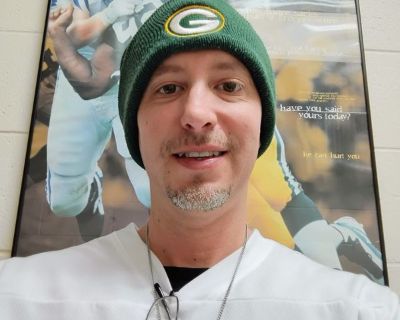 Garrett - Needs an Apartment on iROOMit or a Room