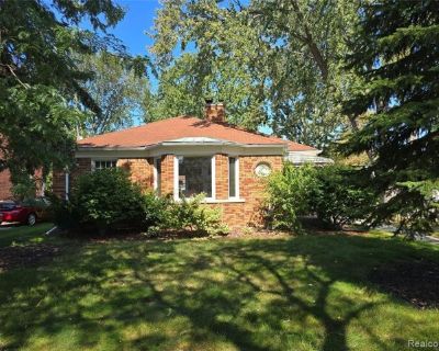 Country Club Dr, Grosse Pointe Woods, Home For Rent