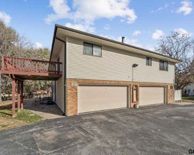 2 Bedroom 2BA 1384 ft Condominium For Sale in OMAHA, NE