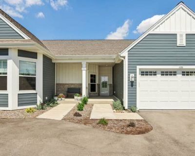 2 Bedroom 2BA 1942 ft Condominium For Sale in OCONOMOWOC, WI