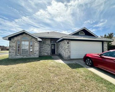 Price Drop! Pets Accepted! Viewable December 1st!. image_url. W/D hookup Pet friendly Garage Air conditioning Fireplace Range Unit Amenities air conditioning fireplace range refrigerator w/d hookup Property Amenities pet friendly on-site laundry parking garage cats allowed dogs allowed. Pets allowed. 3 Bedroom. 2 Bathroom. 1470 ft