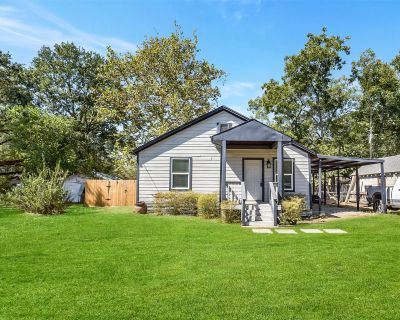 3 Bedroom 2BA 1016 ft Apartment For Rent in Waller, TX