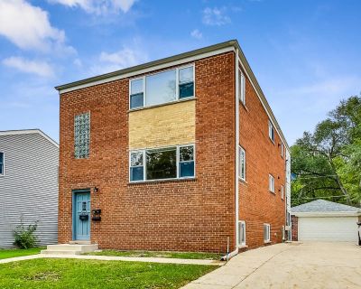 3 Bedroom 1BA 1199 ft Condo For Rent in Villa Park, IL