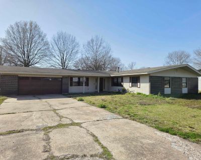 3 Bedroom 2BA 1764 ft Single Family House For Sale in Stuttgart, AR