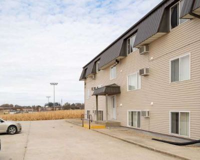 2 Bedroom 1BA 875 ft Pet-Friendly Apartment For Rent in Calmar, IA