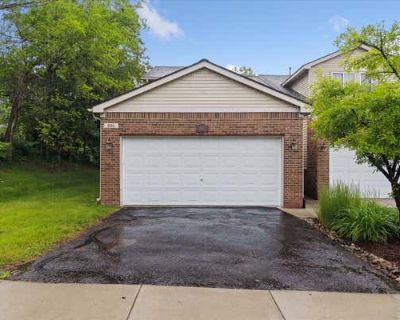3 Bedroom 3BA 1500 ft Condominium For Sale in SOUTH LYON, MI