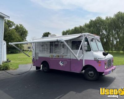 Chevrolet P30 Step Van Ice Cream Truck with 2007 Kitchen Build-Out