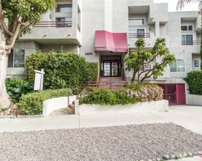 2 Bedroom 3BA 1120 ft Condo For Rent in Sherman Oaks, CA