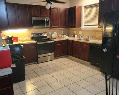 Room For Rent in 1BR 1BA Property, Spring Branch, TX