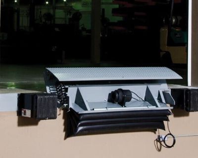 Other SA SERIES AIR-POWERED EDGE-OF-DOCK LEVELER