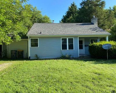 3 Bedroom 1BA 1409 ft Pet-Friendly Apartment For Rent in Bloomington, IN