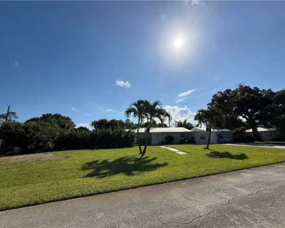 2 Bedroom 1BA 1091 ft Furnished Apartment For Rent in Vero Beach, FL