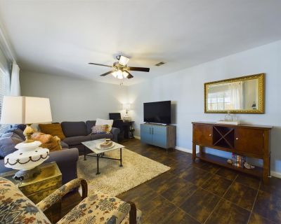 2 Bedroom 2BA 1135 ft Condo For Sale in Houston, TX