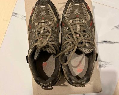 Women s North Face Hiking Shoes Size 6